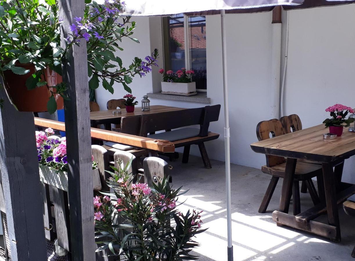 Hotel Restaurant Rössli Uetendorf Exteriör bild