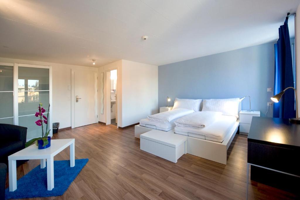 Hotel Restaurant Rössli Uetendorf Exteriör bild