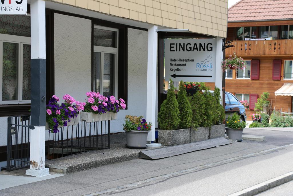 Hotel Restaurant Rössli Uetendorf Exteriör bild