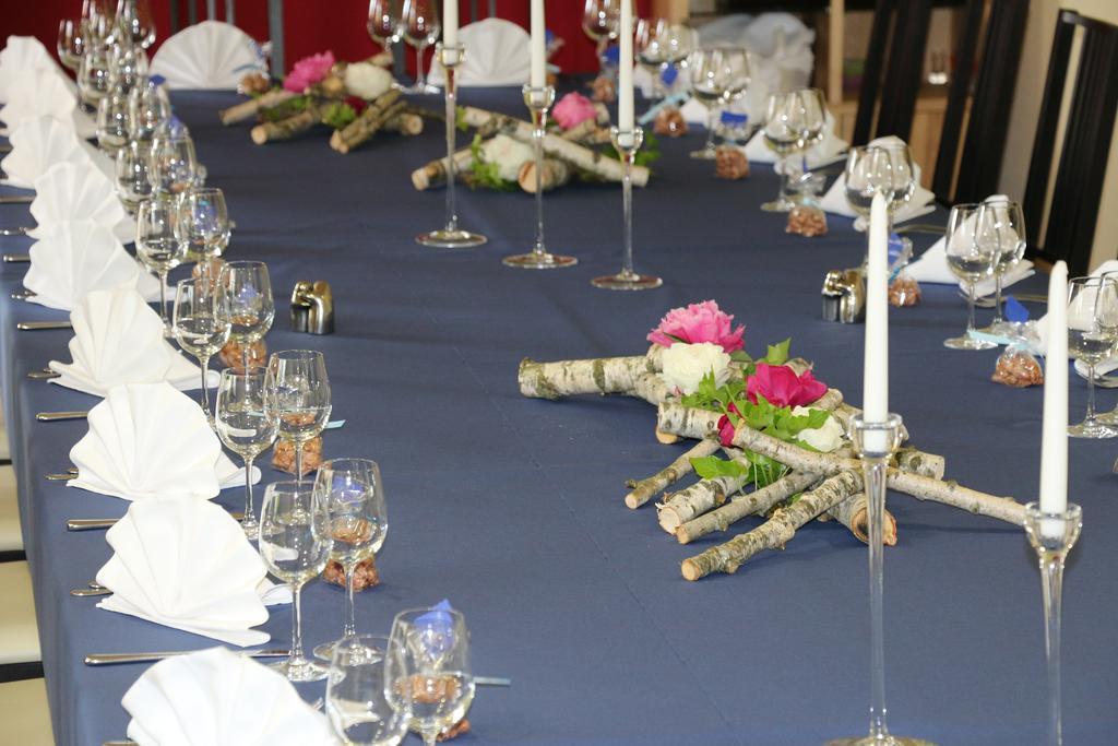 Hotel Restaurant Rössli Uetendorf Exteriör bild