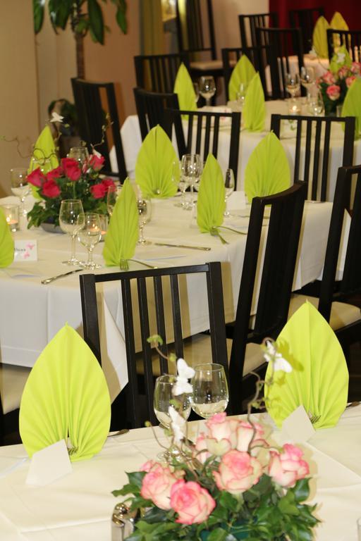 Hotel Restaurant Rössli Uetendorf Exteriör bild